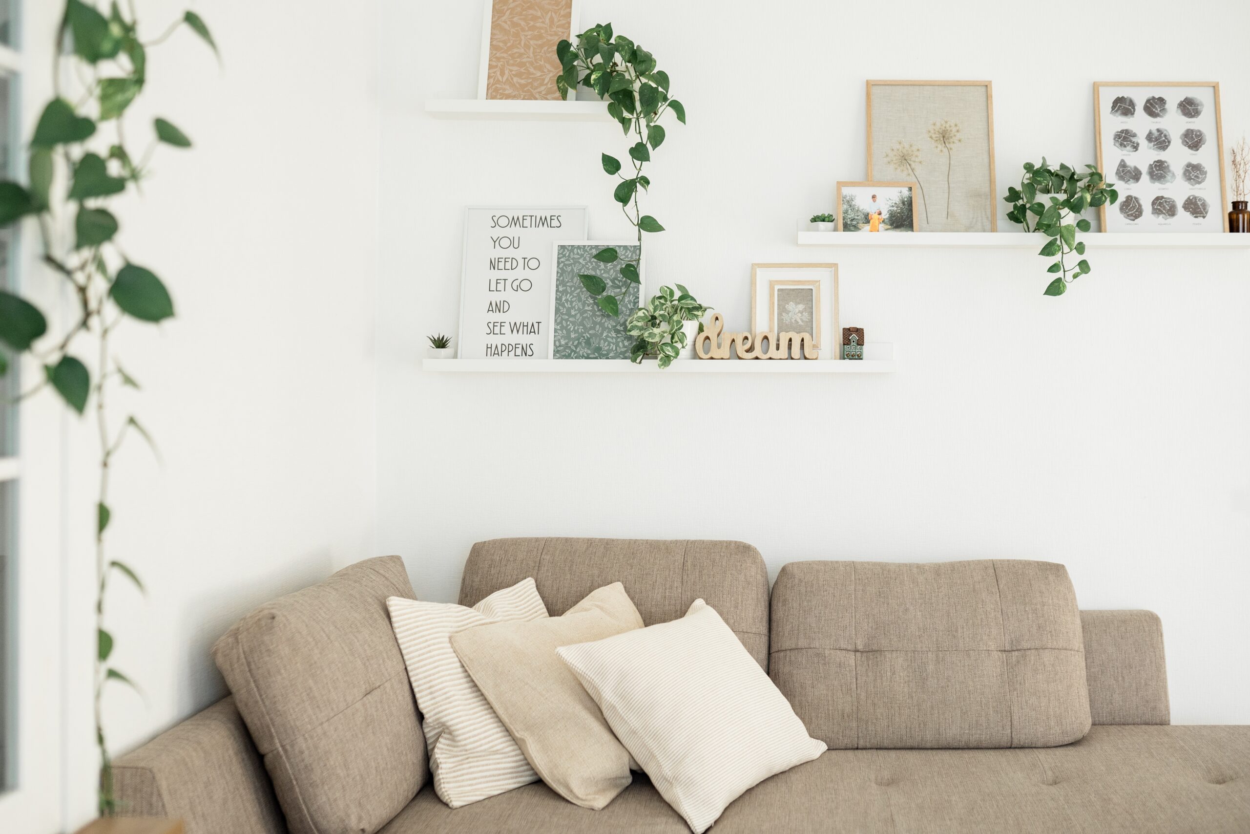 Interior of cozy home corner Servicios de pintura y aislamiento